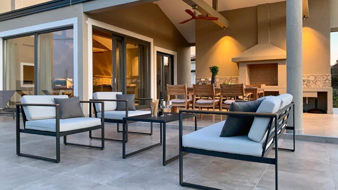 Villa & Jardin - Luxury Villa With Swimming Pool Vrh  المظهر الخارجي الصورة