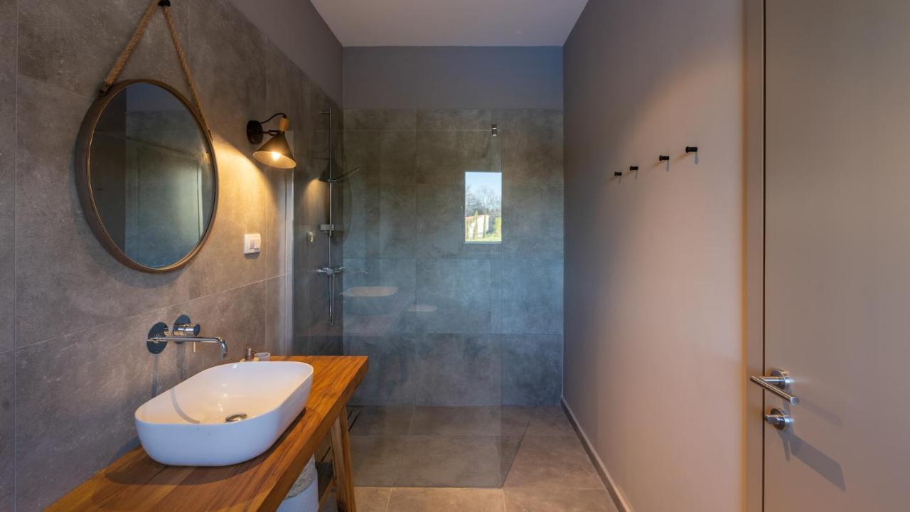 Villa & Jardin - Luxury Villa With Swimming Pool Vrh  المظهر الخارجي الصورة